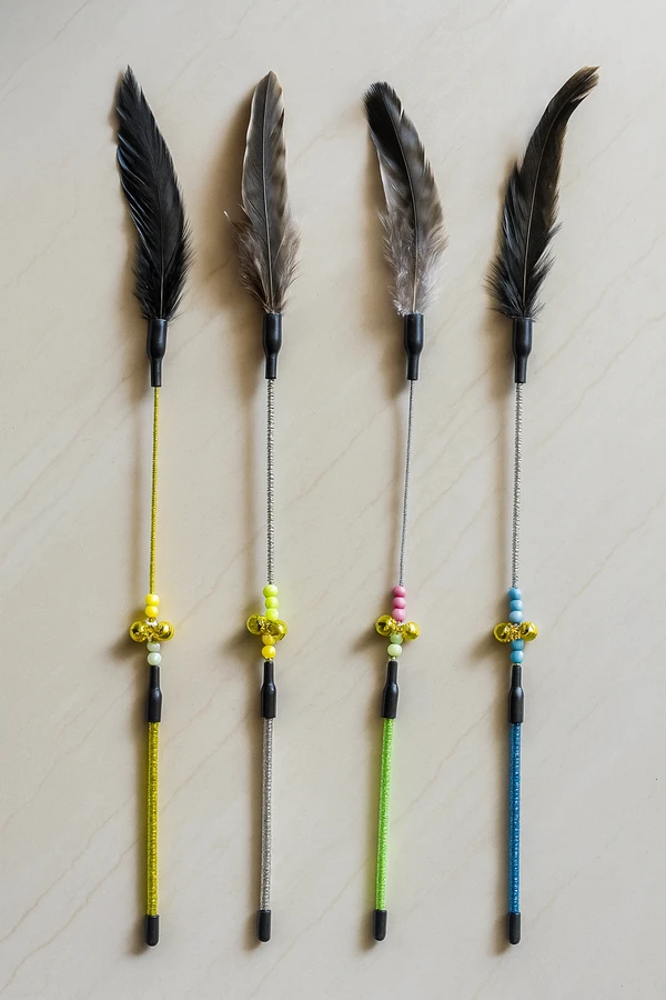 Cat Teaser Wand Toy with Feathers & Bell – Interactive Play Stick for Cats & Kittens