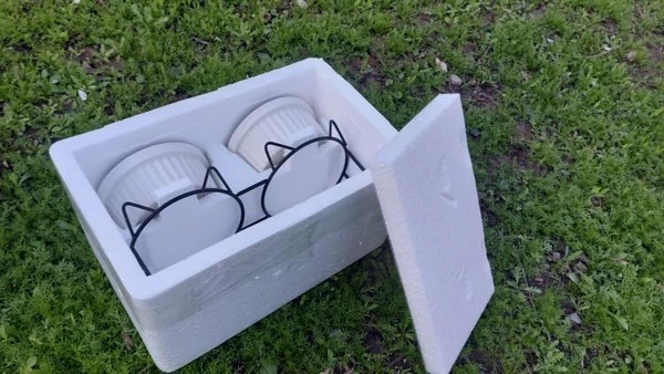 Elevated Ceramic Cat Bowls with Metal Stand – Tilted Anti-Vomiting Raised Food & Water Bowls for Cats and Small Dogs