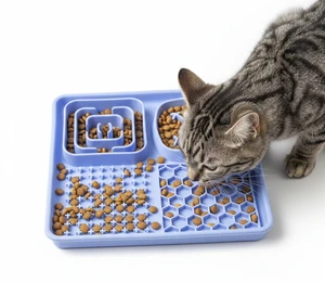 Silicone Slow Feeder Mat with Suction Cups for Cats & Dogs 20×20×1.5 cm