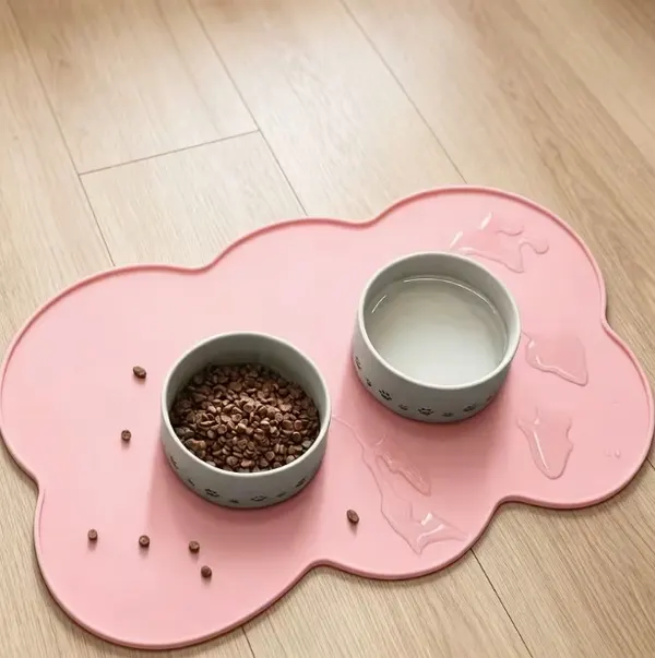 Silicone Pet Feeding Mat for Dogs & Cats – Waterproof, Non-Slip, Leak-Proof Food & Water Bowl Mat